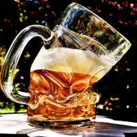 Bilde av øl i kollapset glass